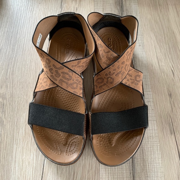 Crocs Anna Ankle Strap Leopard Print Sandals - Picture 2 of 6